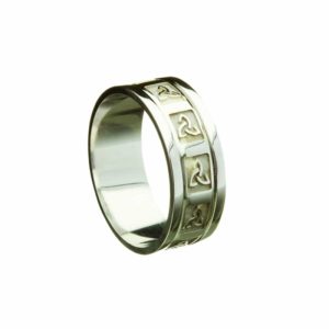 Trinity Knot Embossed Pattern Ring with Rims